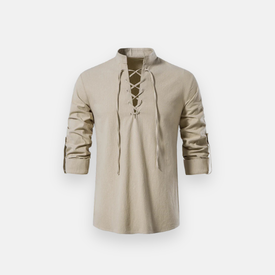 Camisa de manga longa com estilo casual, gola mandarim e fechamento frontal com amarração de cordões cruzados, transmitindo um visual rústico e descontraído.