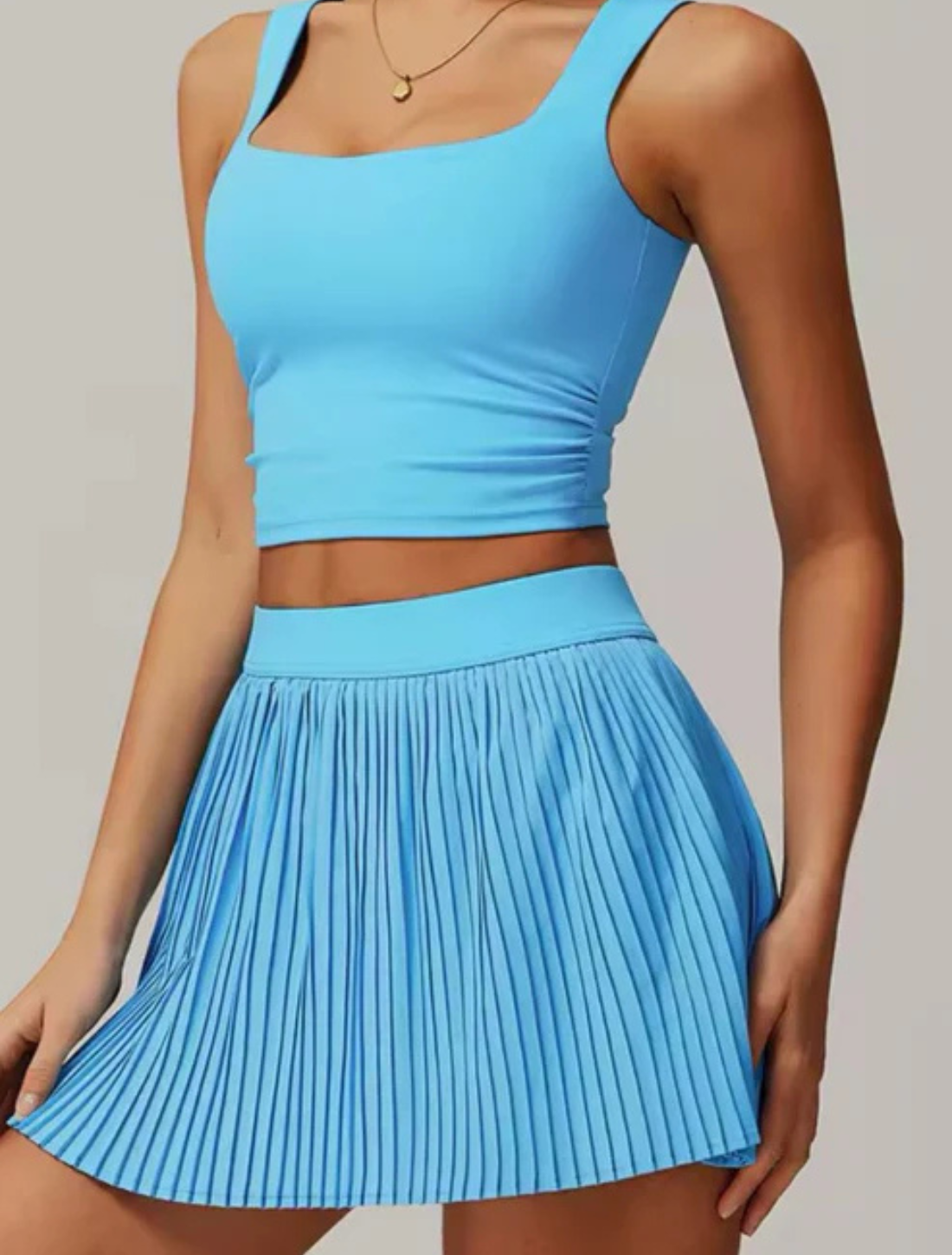 Conjunto Fitness Sloane – Top + Short Saia