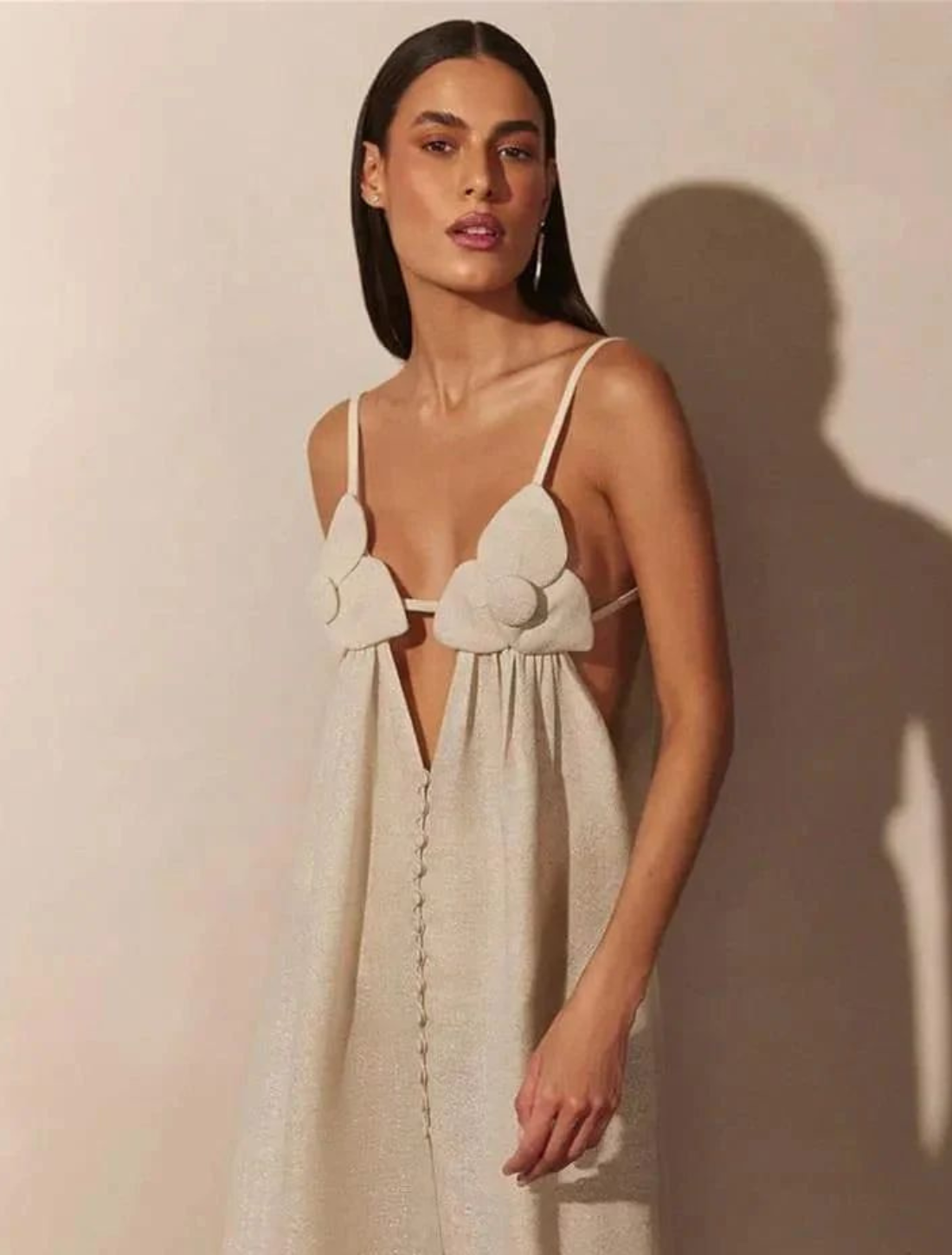 Vestido Bella: sofisticação e versatilidade com caimento impecável. Feito com tecido premium, é leve, confortável e valoriza a silhueta com elegância.