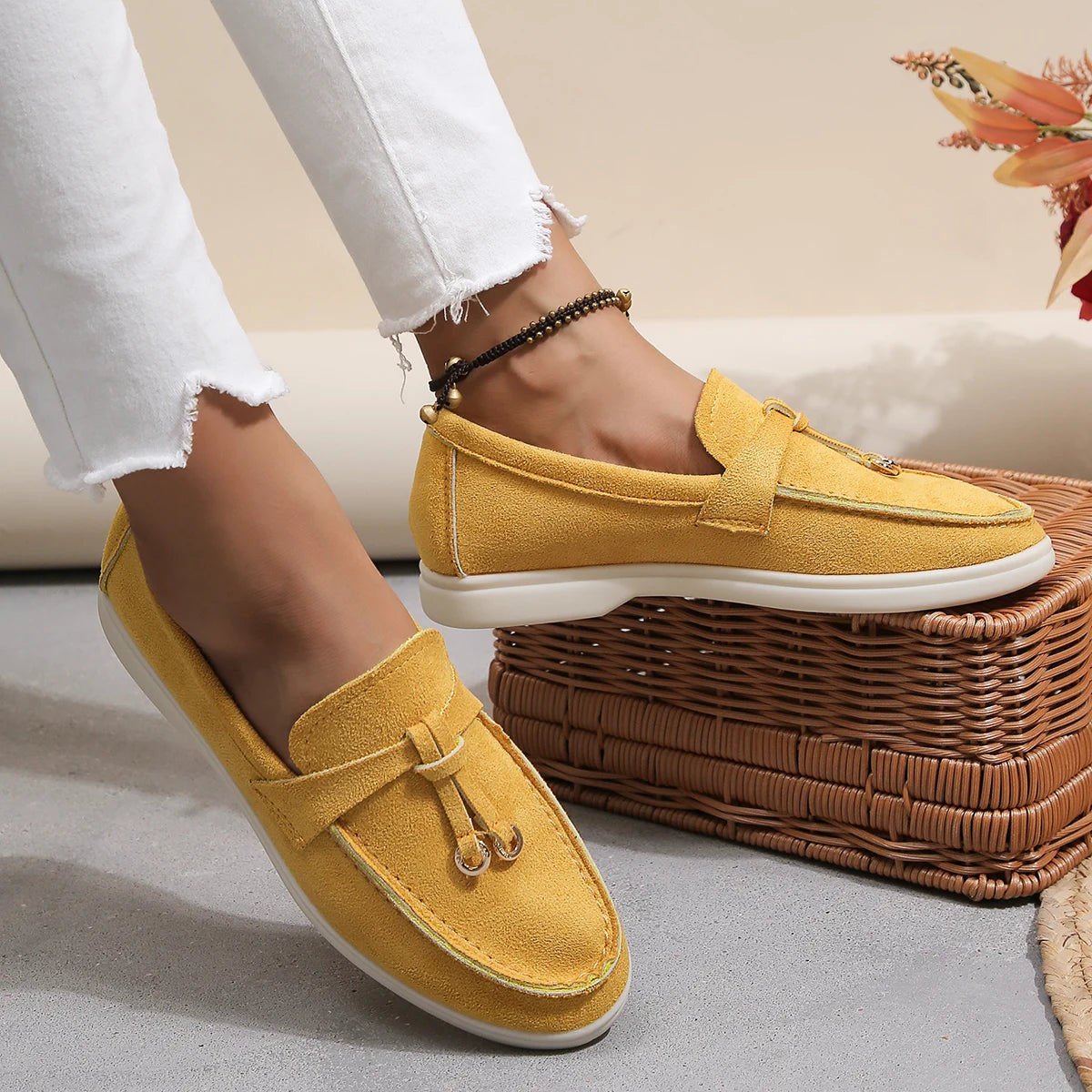 mocassim amarelo feminino camurca