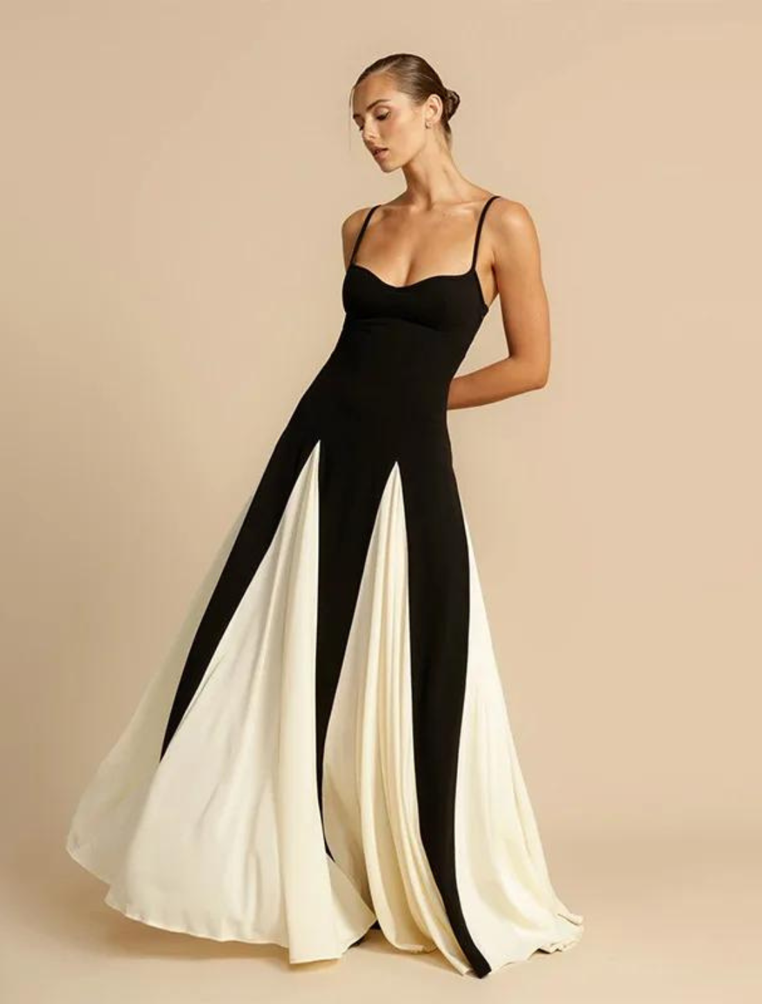 vestido com caimento fluido, elegância e conforto. Perfeito para eventos sofisticados, com tecido premium e design atemporal.